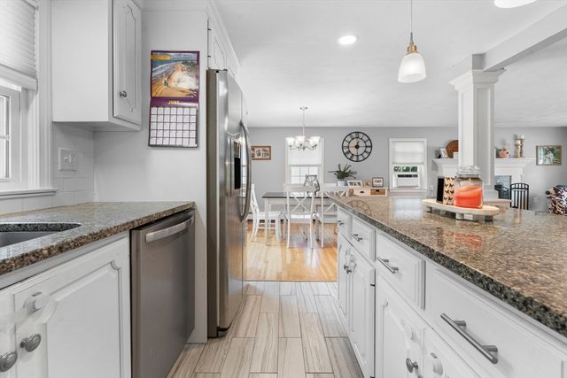 35 Oakmeadow Ln, Methuen, MA 01844