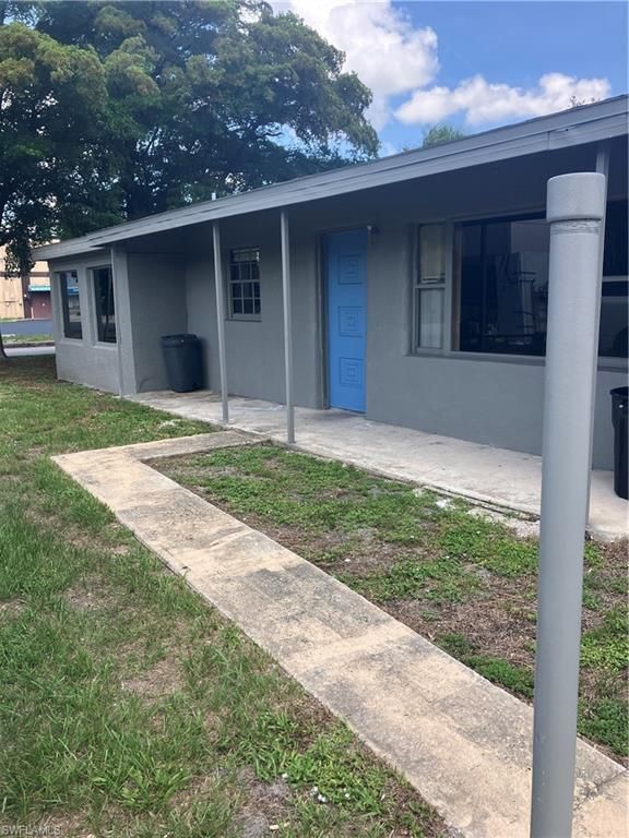 2009 Maravilla CIR, Fort Myers, FL 33901