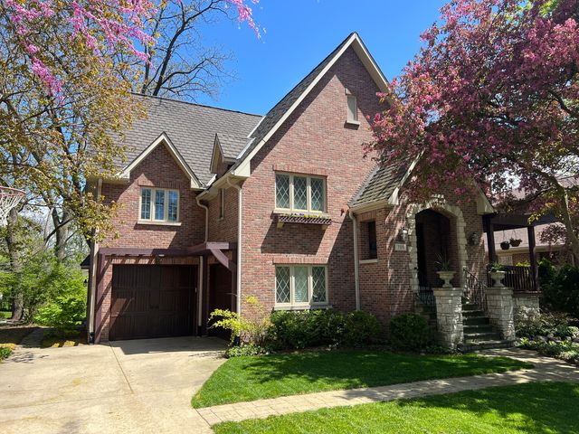 709 Prospect Avenue, Barrington, IL 60010