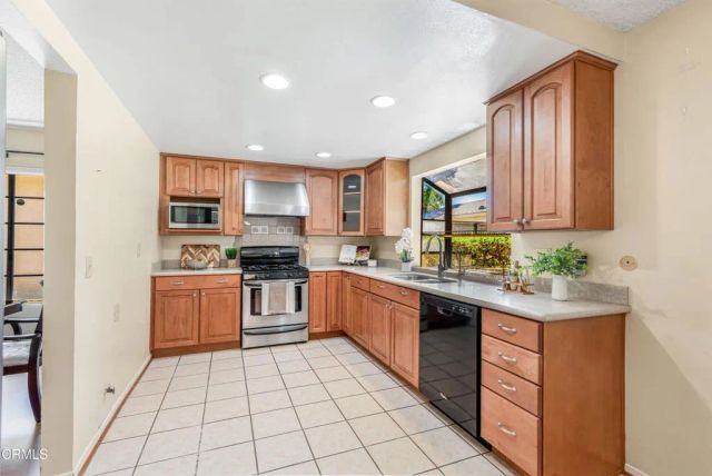 20150 Stagg Street, Winnetka, CA 91306