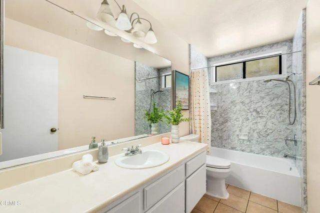 20150 Stagg Street, Winnetka, CA 91306
