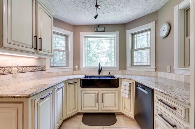 1981 Highway 100, Centerville, TN 37033