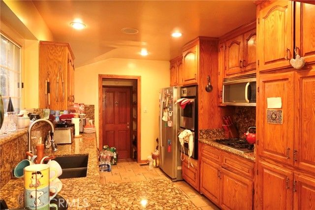 1823 Hillside Drive, Glendale, CA 91208