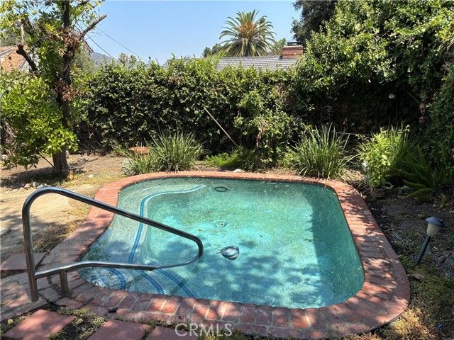 1823 Hillside Drive, Glendale, CA 91208