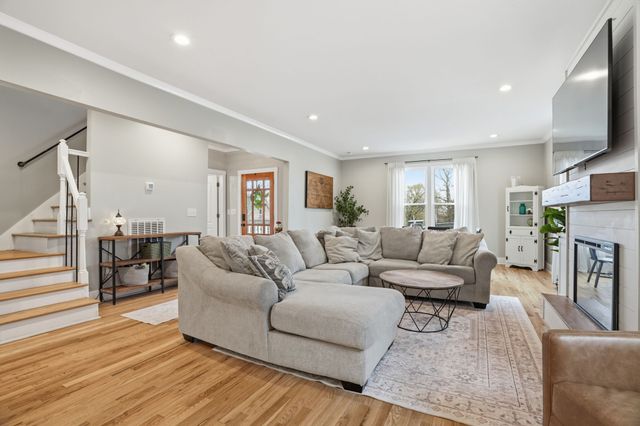 412 E Rickert Ave, Dickson, TN 37055