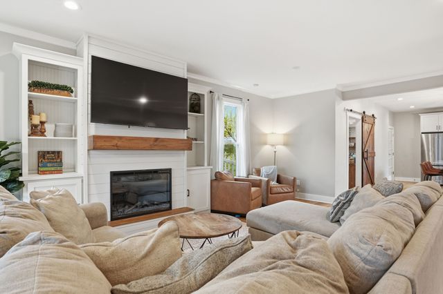 412 E Rickert Ave, Dickson, TN 37055