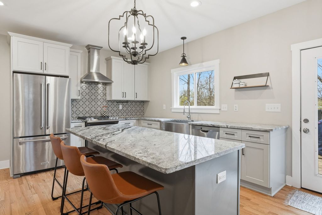 412 E Rickert Ave, Dickson, TN 37055