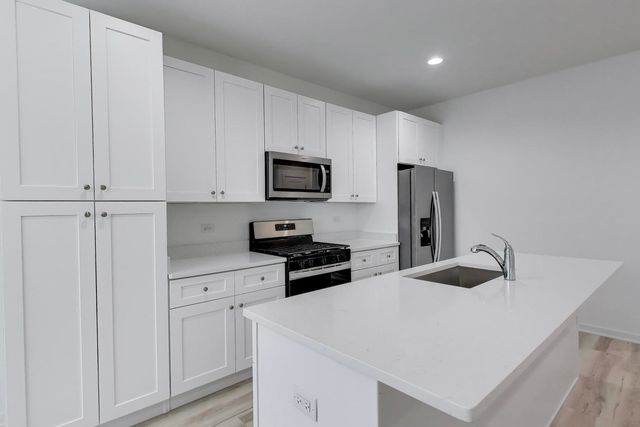 1234 Gillespie Lane 1234, Yorkville, IL 60560