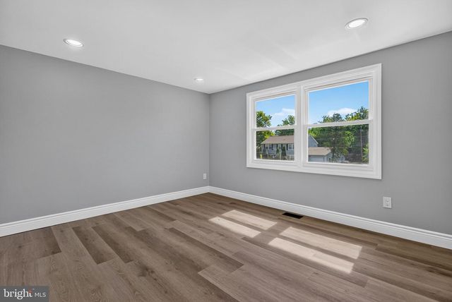 21 GARNER LN, Willingboro, NJ 08046