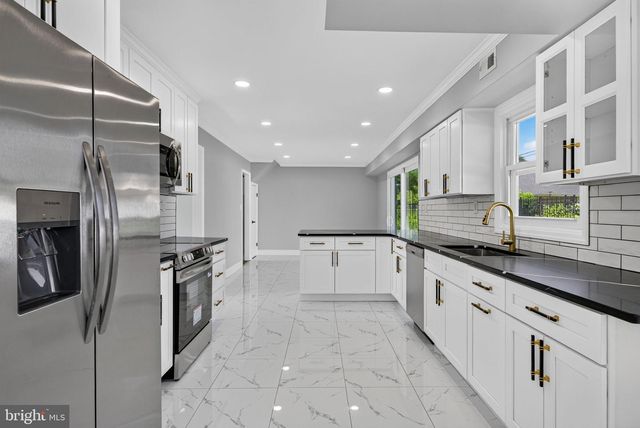 21 GARNER LN, Willingboro, NJ 08046