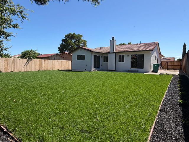 8243 Onyx Ct, Stockton, CA 95210