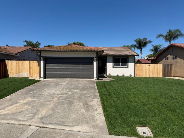 8243 Onyx Ct, Stockton, CA 95210