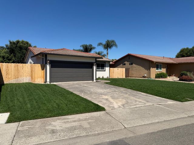 8243 Onyx Ct, Stockton, CA 95210