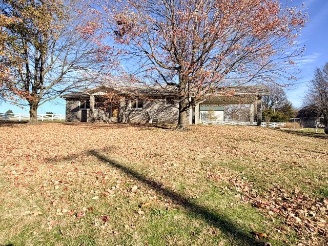 23492 Lawrence 1090, Monett, MO 65708