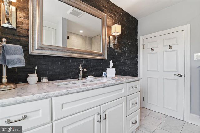 175 WAVERLY LN, Harleysville, PA 19438