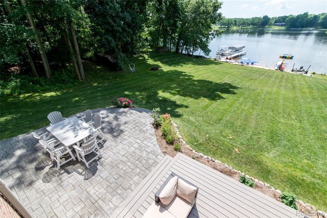 3166 Beach Lake Drive W, Brighton Township, MI 48380