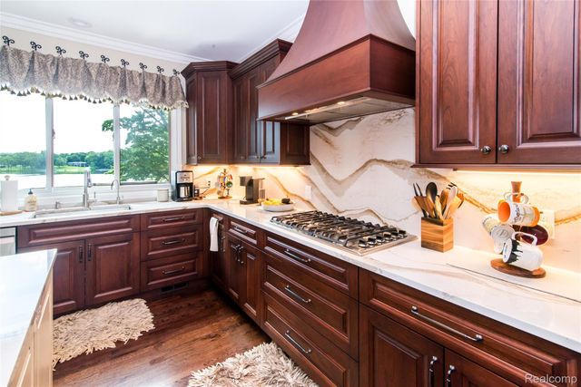 3166 Beach Lake Drive W, Brighton Township, MI 48380