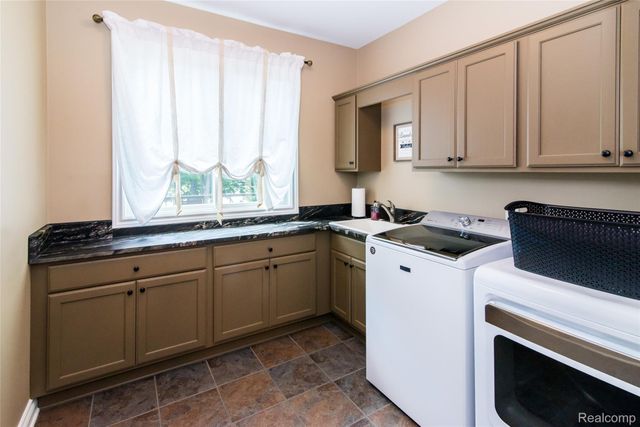 3166 Beach Lake Drive W, Brighton Township, MI 48380