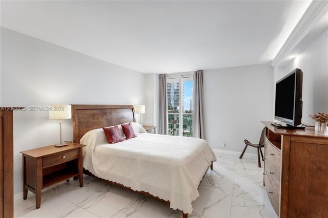 100 Bayview Dr 709, Sunny Isles Beach, FL 33160