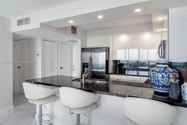 100 Bayview Dr 709, Sunny Isles Beach, FL 33160