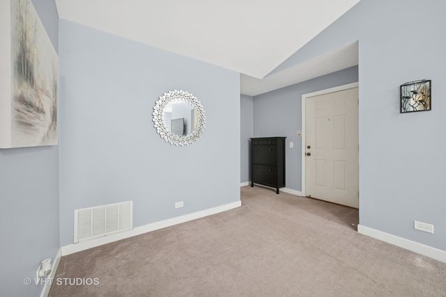 209 Dublin Lane Z2, Schaumburg, IL 60194