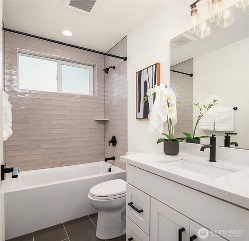 7747 2nd Avenue NE, Seattle, WA 98115