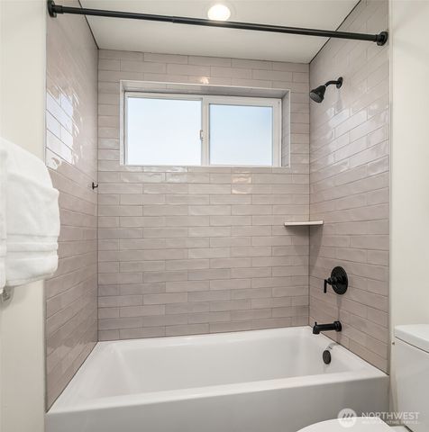 7747 2nd Avenue NE, Seattle, WA 98115
