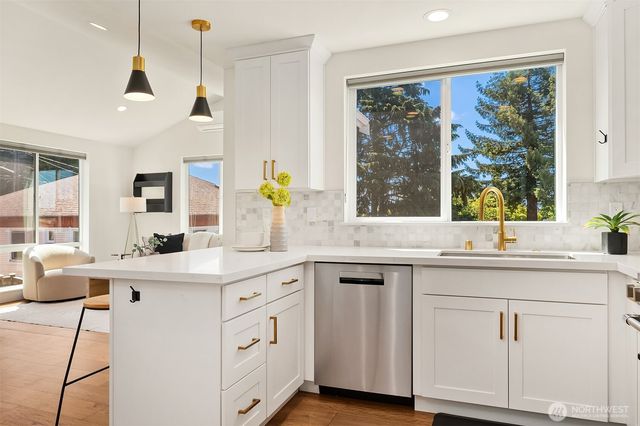 7747 2nd Avenue NE, Seattle, WA 98115