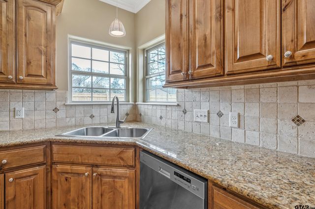 622 Martin, Chandler, TX 75758
