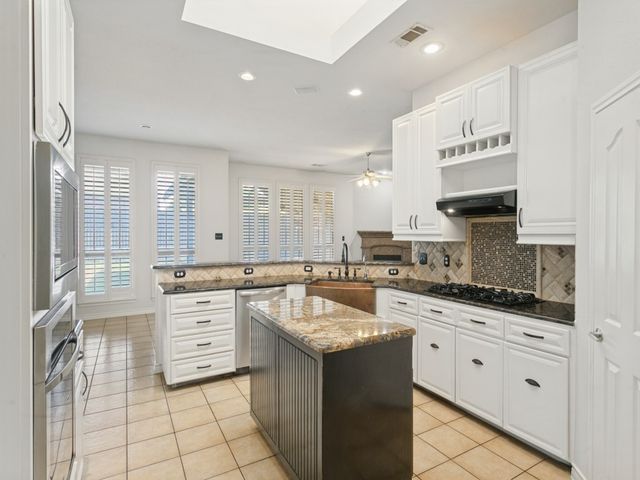 10132 Ash Creek Lane, Fort Worth, TX 76177