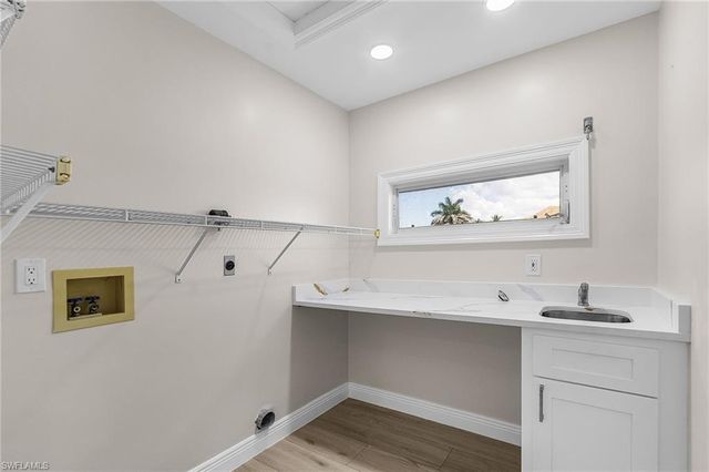 896 Limpet DR, Sanibel, FL 33957