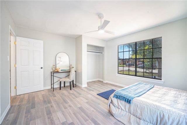 1002 E Hill Ave, Alice, TX 78332