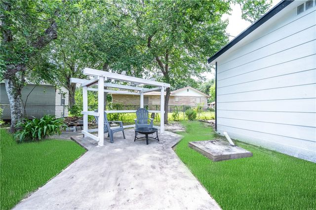 1002 E Hill Ave, Alice, TX 78332