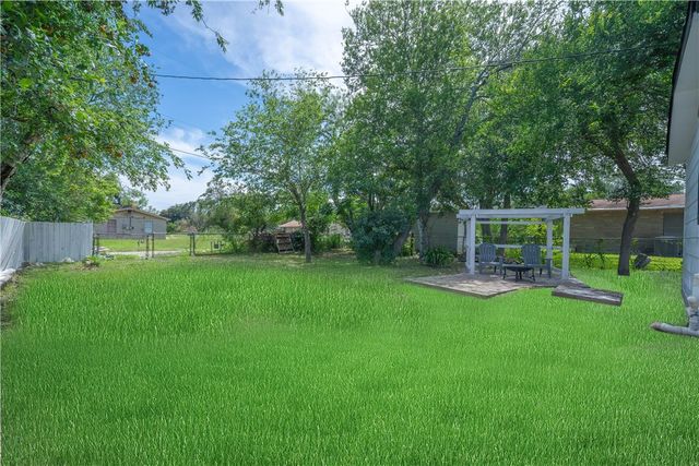 1002 E Hill Ave, Alice, TX 78332