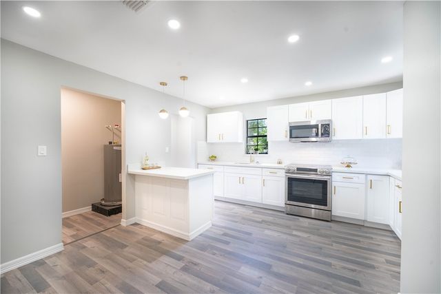 1002 E Hill Ave, Alice, TX 78332