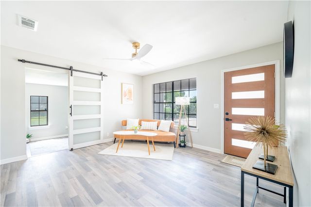 1002 E Hill Ave, Alice, TX 78332