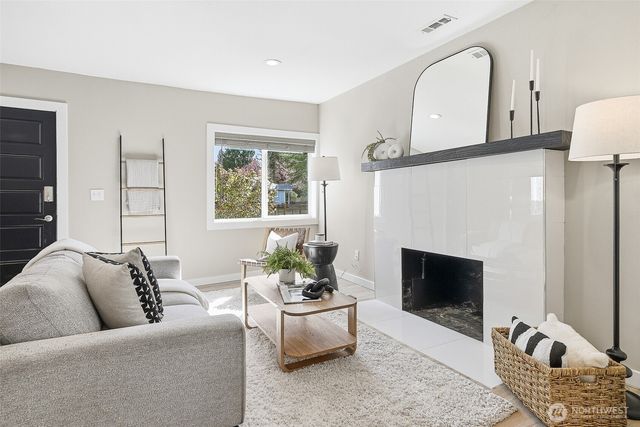 18824 80th Avenue W, Edmonds, WA 98026