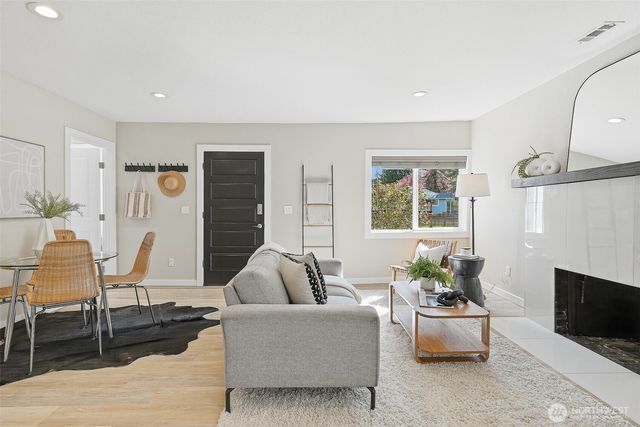 18824 80th Avenue W, Edmonds, WA 98026