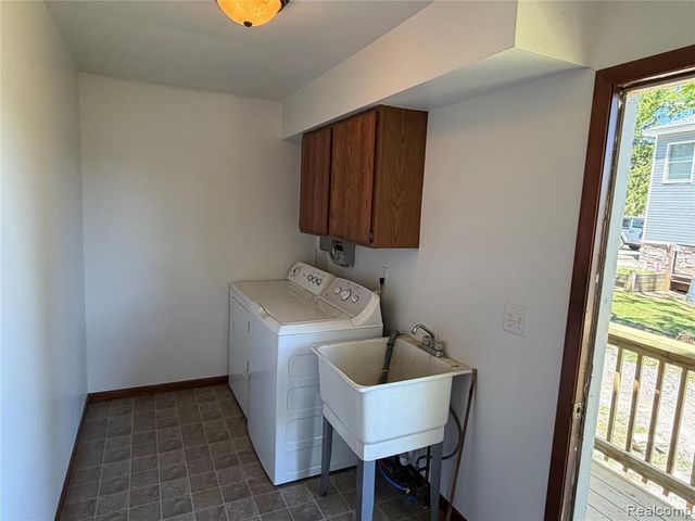 2130 Webster Park Drive, Howell, MI 48843