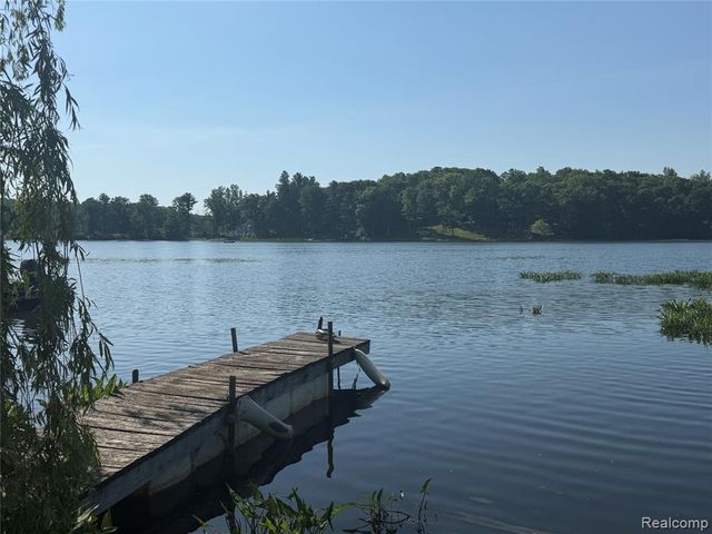 2130 Webster Park Drive, Howell, MI 48843