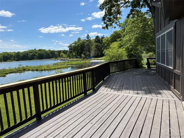2130 Webster Park Drive, Howell, MI 48843