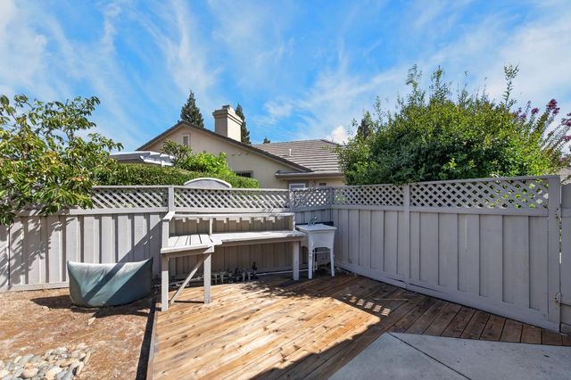 233 Grace Glen Ct, Roseville, CA 95747