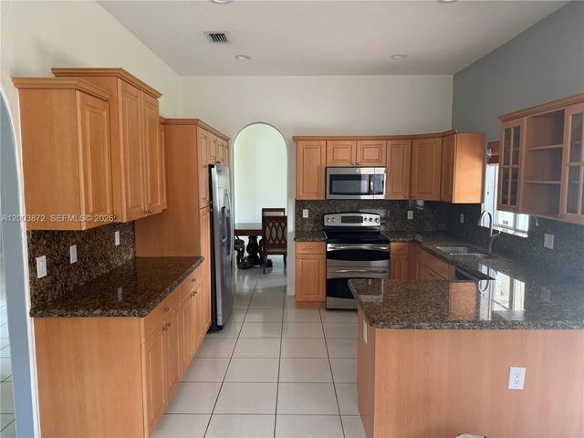 17460 NW 89th Ave, Hialeah, FL 33018