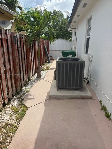 17460 NW 89th Ave, Hialeah, FL 33018
