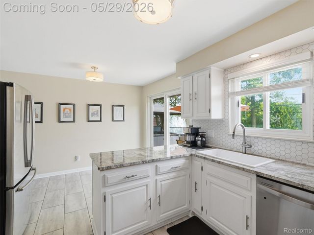 30728 Whittier Avenue, Madison Heights, MI 48071