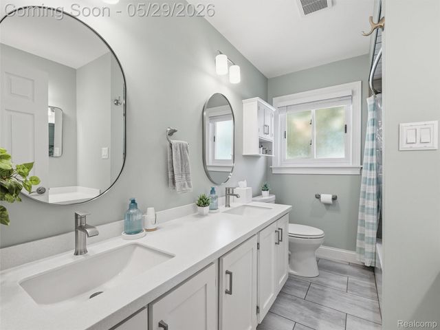 30728 Whittier Avenue, Madison Heights, MI 48071