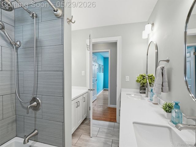30728 Whittier Avenue, Madison Heights, MI 48071