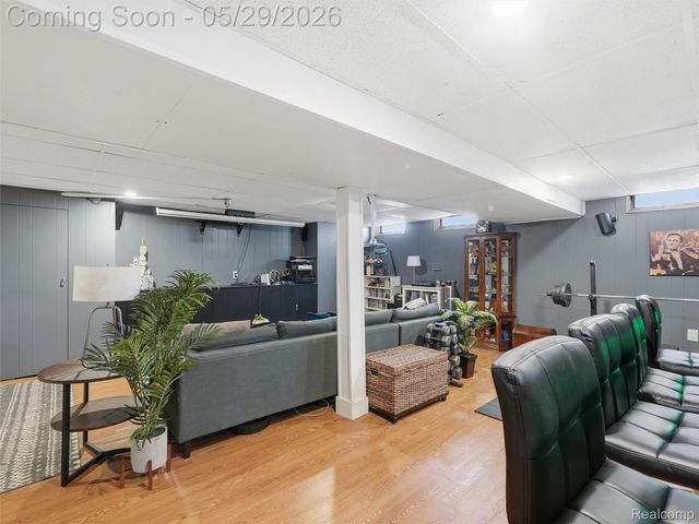 30728 Whittier Avenue, Madison Heights, MI 48071