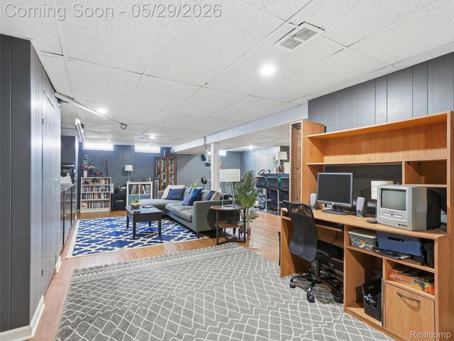 30728 Whittier Avenue, Madison Heights, MI 48071