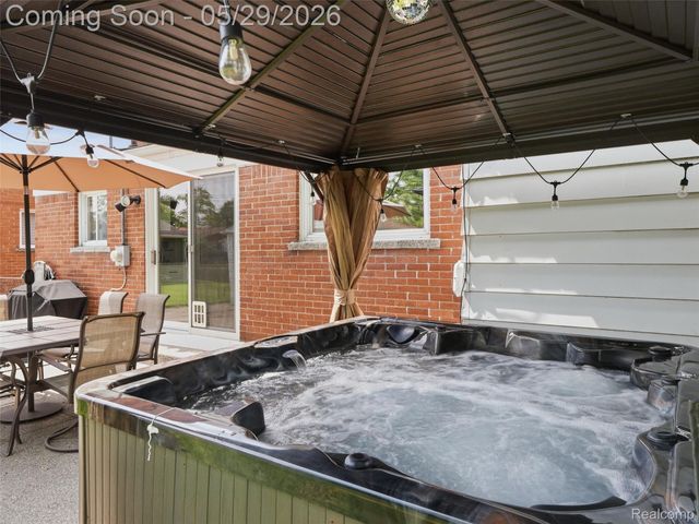 30728 Whittier Avenue, Madison Heights, MI 48071